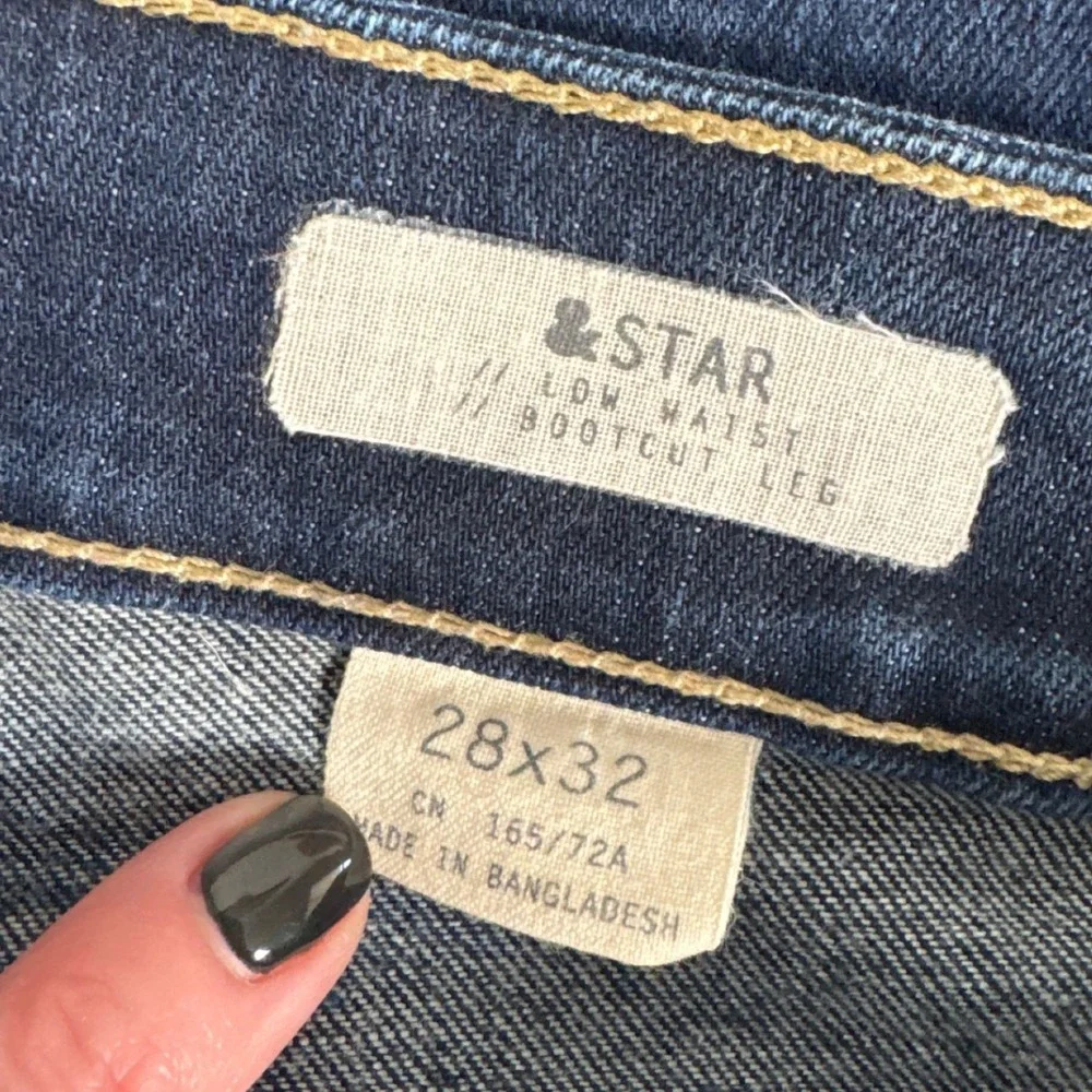 & STAR Women's Low Waist‎ Bootcut Leg Jeans Dark Wash Y2K Size 28